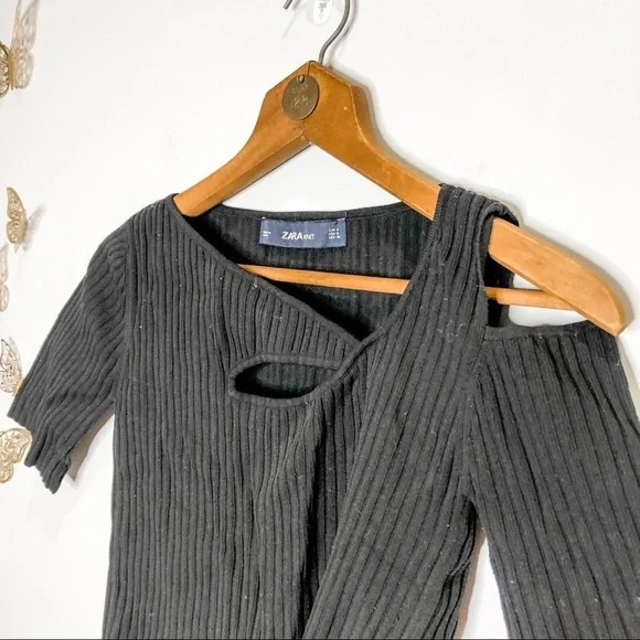 ๐ฆ๐ ZARA | Fun and Flirty Black Going Out Top - Picture 4 of 7